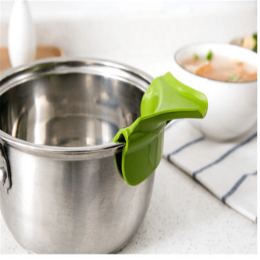 Anti-spillage Cookware Pot With Round Mouth Edge Deflector High Elastic Silica Gel Deflector Silica (Color: green)