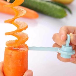 Fruit And Fruit Curling Knife Creative Curling Flower Device Spiral Slicer Pattern Carver (Color: Blue, size: one size)