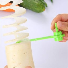 Portable Kitchen Vegetable Potato Carrot Cutting Tool Cooking Spiral Slicer (Color: green, size: one size)